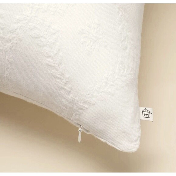 Hearth & Hand w/ Magnolia 26x26 Trellis Euro Bed Pillow Cream NEW - Picture 4 of 6